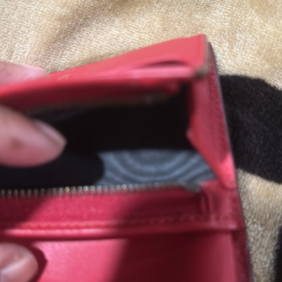 Gucci cherry elegant wallet like new..with box one light crease on the inside - Picture 10 of 14